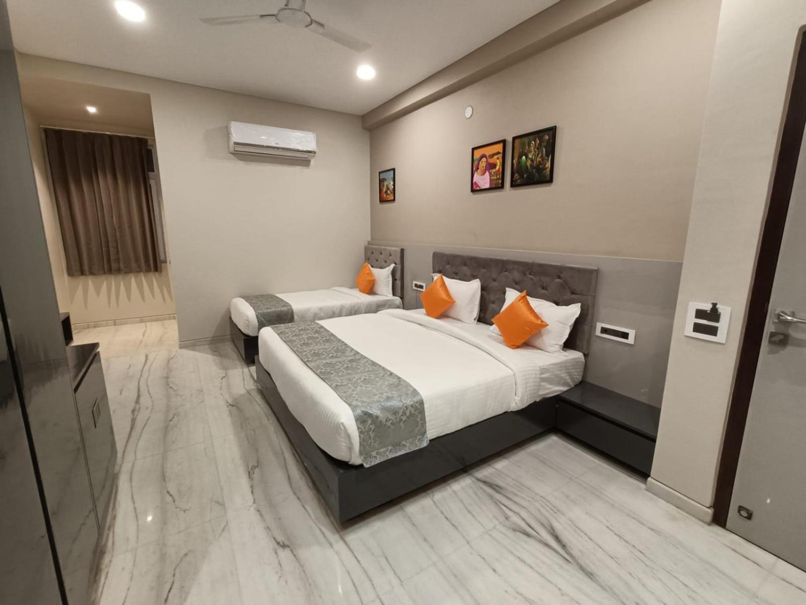 Hotel Shri Anand Dham, Nathdwara - 125 Meters Away From The Temple Chambre photo